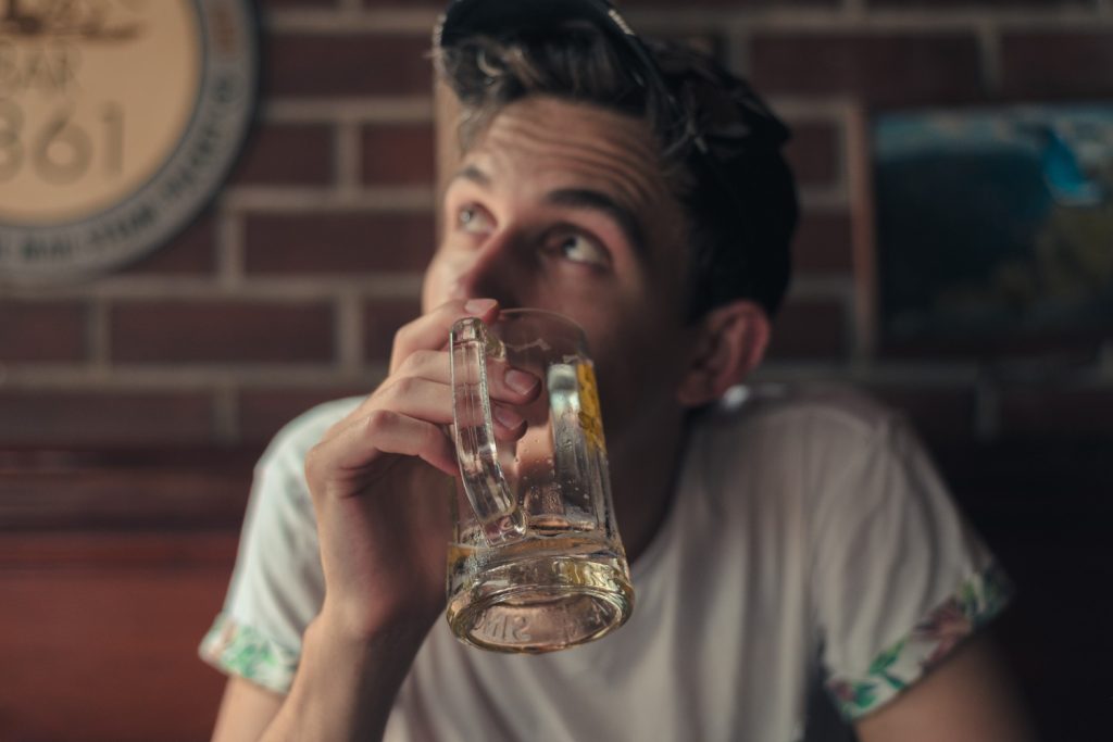 Czy alkoholik wie, że krzywdzi innych