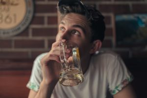 Czy alkoholik wie, że krzywdzi innych